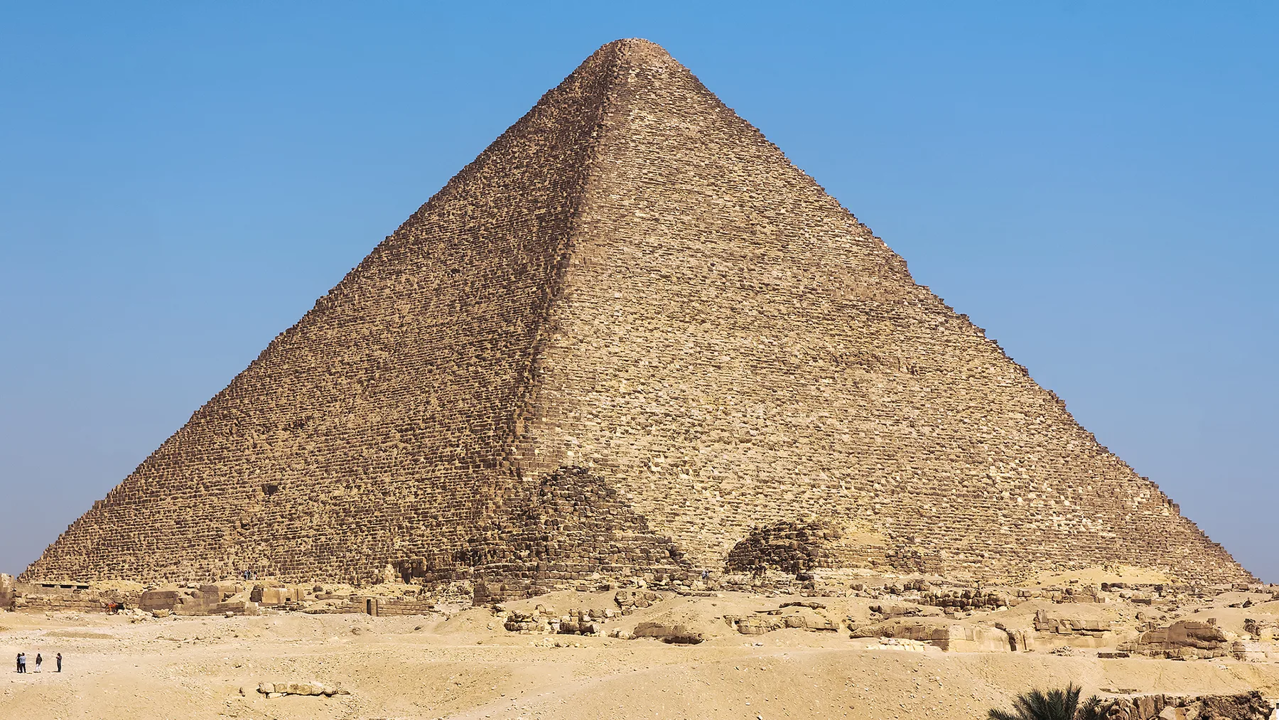 Great Pyramid of Khufu rising above the Giza plateau